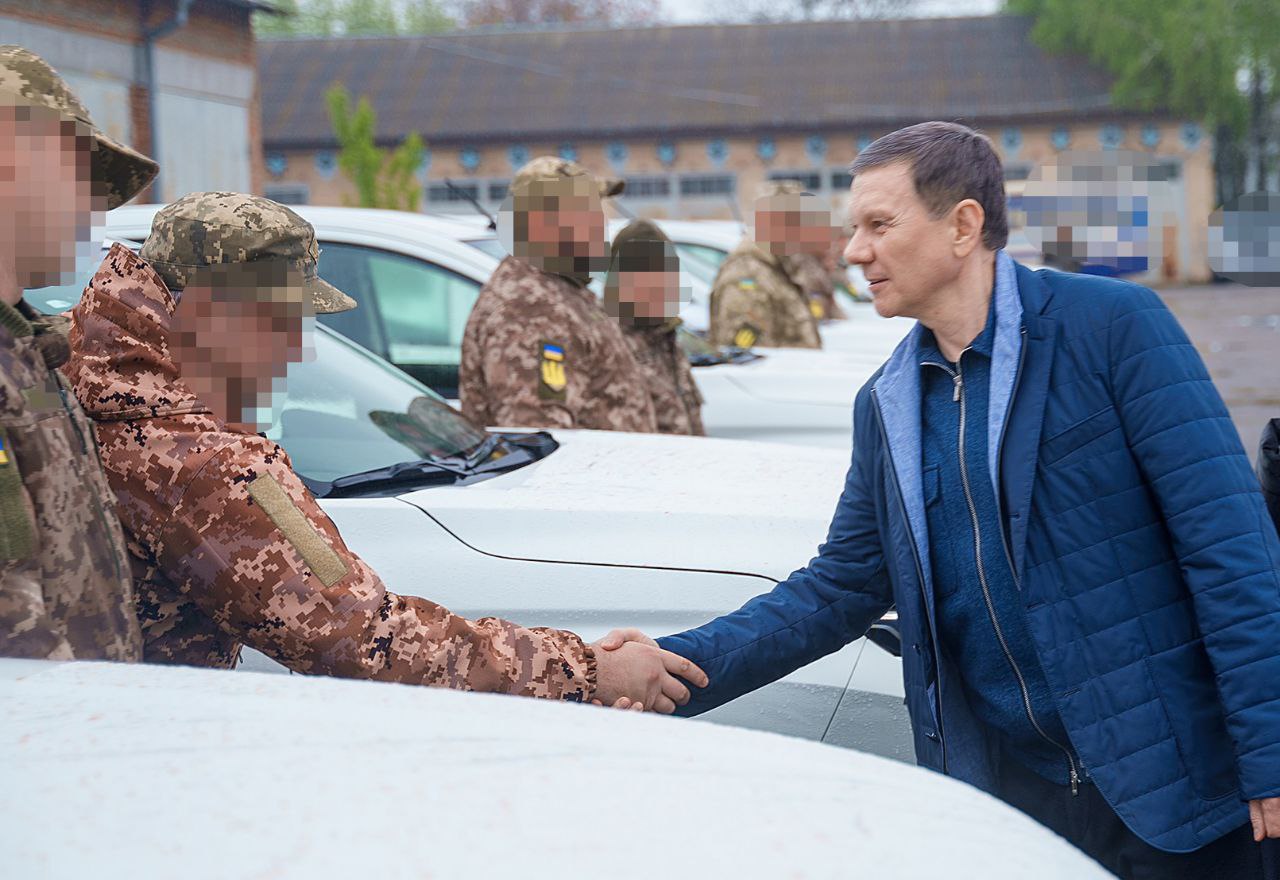  Дванадцять пікапів – уже в бійців мобільно-вогневих груп, які полюють на ворожі повітряні цілі